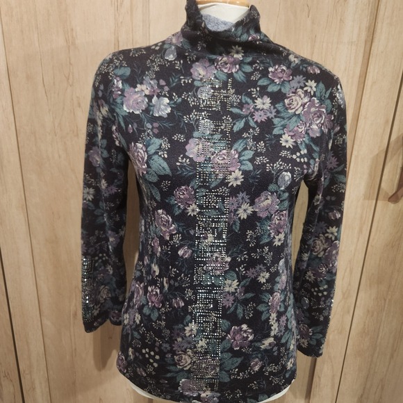 Sweaters - Floral Rhinestone Embellished Turtleneck Long Sleeve Shirt Avante garde moody